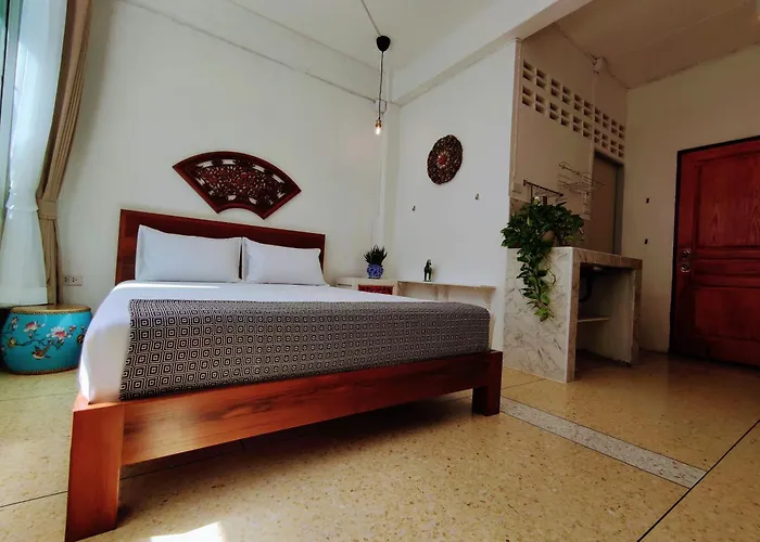 Lumphini 5 Train Station Center Ensuite Aircon