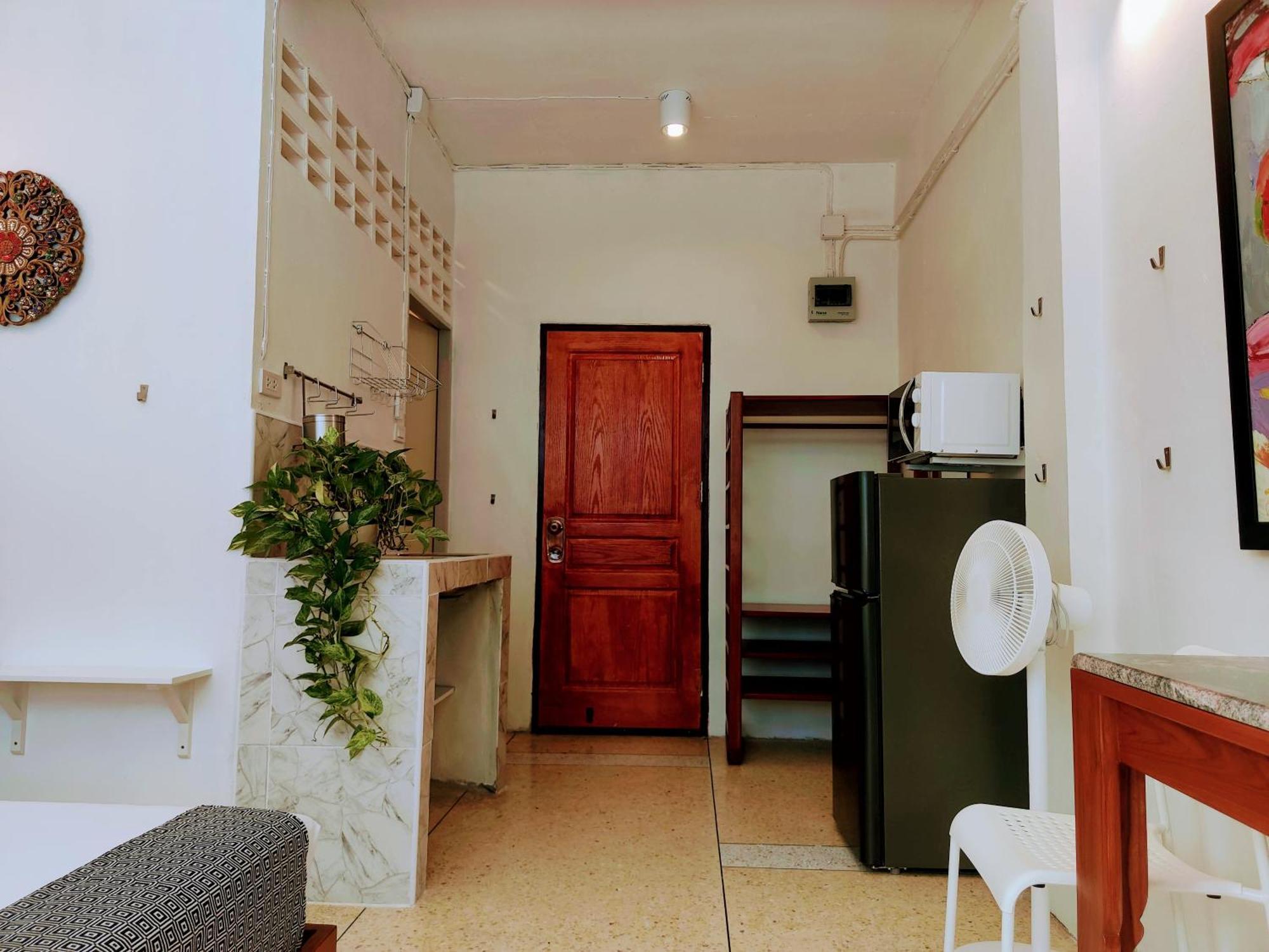 Apartment Lumphini 5 Train Station Center Ensuite Aircon *